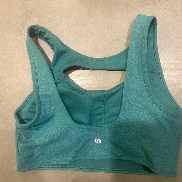 Cut out lululemon bra tank top size 8 - Picture 2 of 2